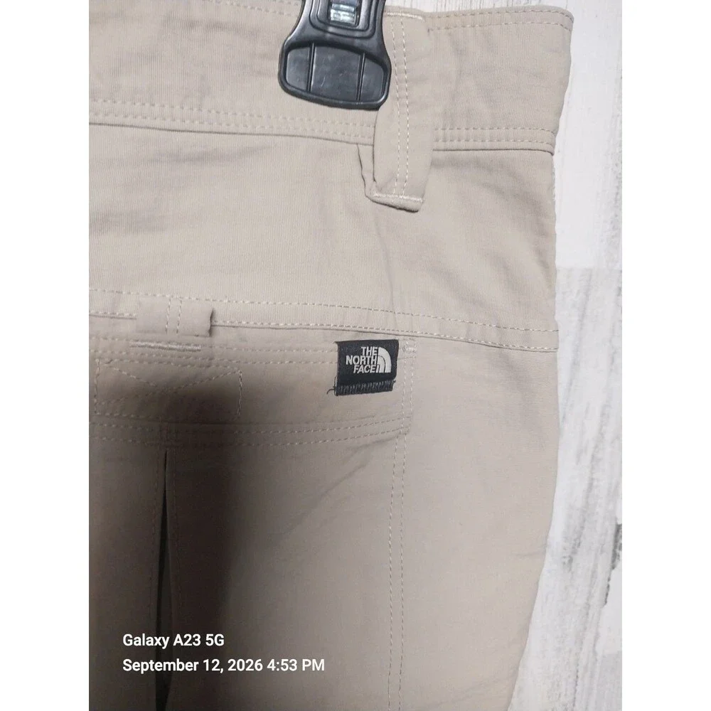 The North Face Men’s Khaki Hiking Shorts Size 32 Regular Lightweight Outdoor